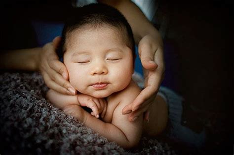 抱婴儿的妈妈图片平面广告素材免费下载(图片编号:8681304)-六图网