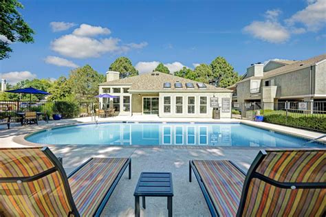 1 & 2 Bedroom Apartments in Aurora, CO | Waterfield Court