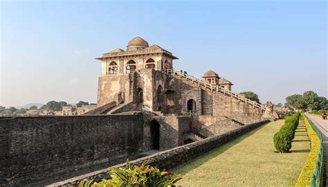 Jahaz Mahal Mandu Guide To Its History And Architecture