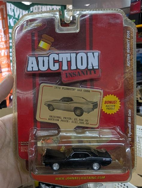 JOHNNY LIGHTNING Auction Insanity '70 Plymouth AAR Cuda – Mobile Garage HK