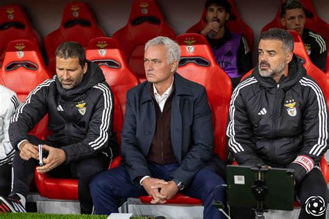 Aposta firme: José Mourinho volta a chamar jovens para desafio do Benfica