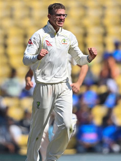 Rookie Aus spinners continue to trouble India