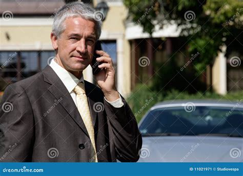 Businessman On Cell Phone 的图像结果