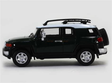 Toyota FJ Cruiser green 1:64 Stance Hunters diecast scale model ...