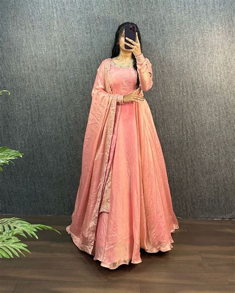 Fendy Silk Anarkali Gowns – KVS FASHION BOUTIQUE