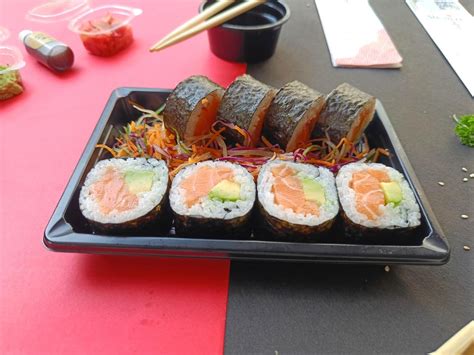 Sake Avo Futomaki (8 Pcs)