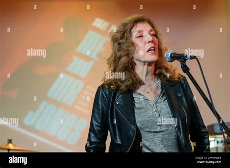 Suzi Ronson hairdresser to David Bowie talks about her book at Hull ...