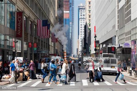 New York Business People Walking 的图像结果