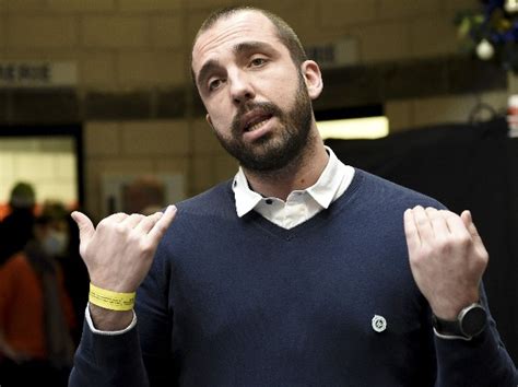 Buried In Ice: Man Sits Immersed In Ice Up To His Neck For Over 2 Hours ...
