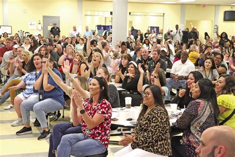 MPISD staff surprised with retention stipend | Mount Pleasant