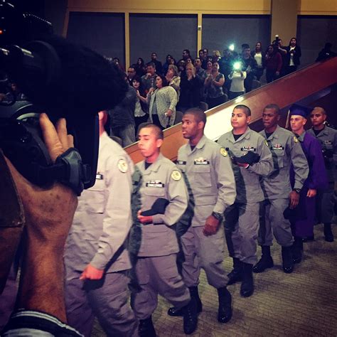 Fresh start for young grads of National Guard boot camp - CBS News