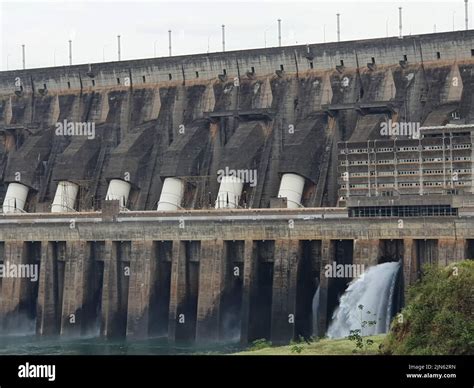 Itaipu hydroelectric dam Stock Photo - Alamy
