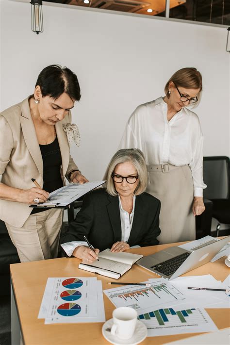Pics of Business Women 的图像结果
