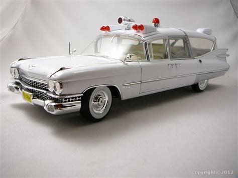 Miniature Voiture Cadillac S&S 48 High Top Ambulance 1959 Precision ...