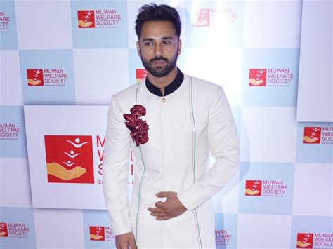 Manish Malhotra's show: Mouni, Sonakshi, Nandita, Sonali and others at ...