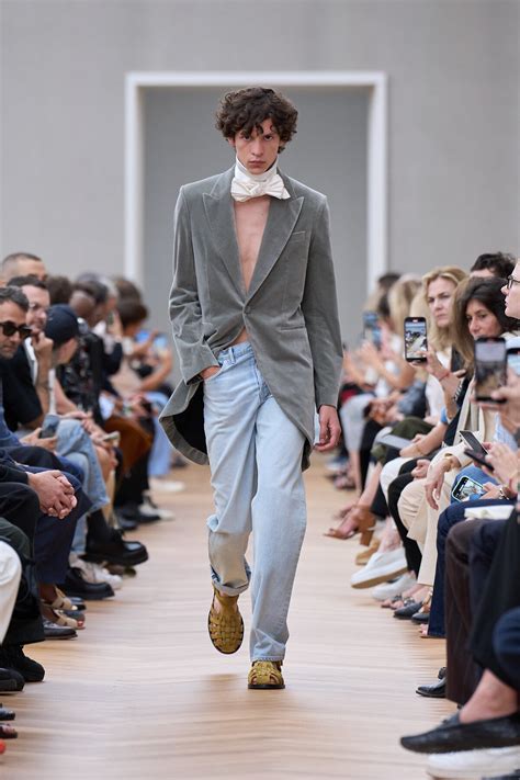 Summer 2026 Show - mens-fashion - Fashion & Accessories | DIOR
