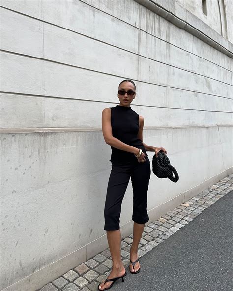 6 Incredibly Chic, All-Black Capri Pants Outfits to Copy | Who What Wear