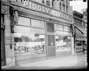 When Piggly Wiggly, the first true self-service grocery store, opened ...