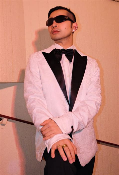 Profile Suit Man 的图像结果