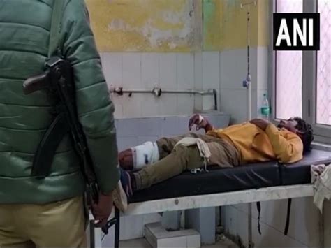Serial offender injured in encounter in UP's Mathura, illegal weapons ...