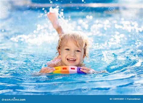 Swimming Kid 的图像结果
