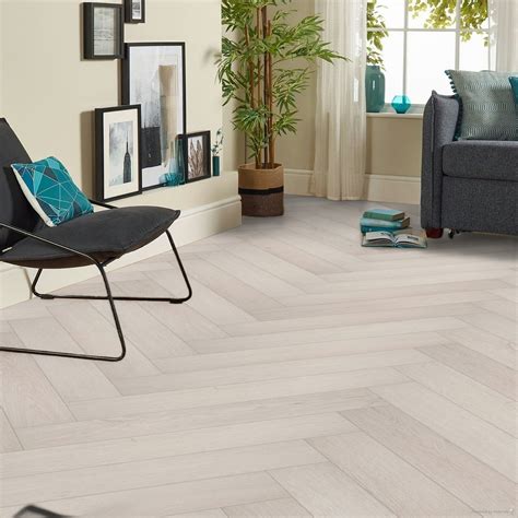 Kingsley 8mm Whitford Oak Herringbone Laminate Flooring | UK Flooring Depot