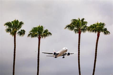 Delta Flight DL275: The Mystery Behind the LAX Diversion - Iowa News ...