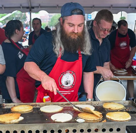 Weather can’t stop hungry pancake crowd - masslive.com