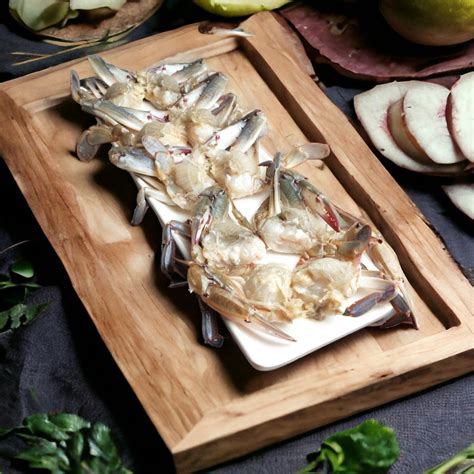 Buy our fresh, cleaned & whole sea crab cut into 2 pieces – Nuste.in