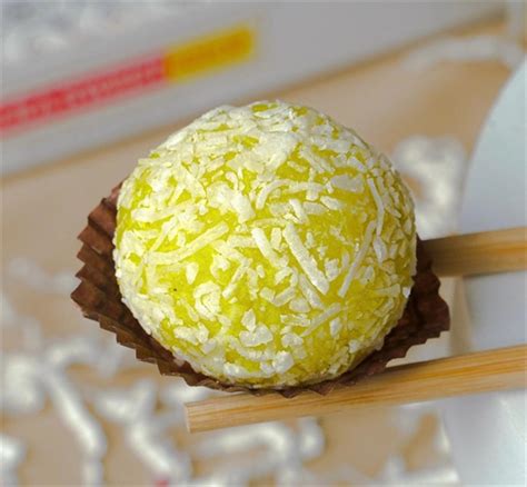Buy Coconut laddu Online from Kalra Sweets at Best Price
