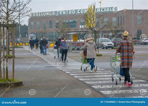 People stand in lines at an Upper East Side grocery store in New York.