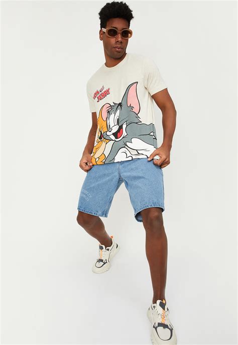 Buy Men Tom & Jerry Slim Fit T-shirt Online at just Rs. 499.0 ...