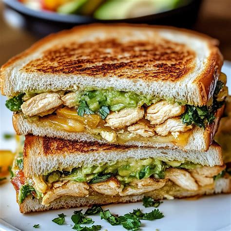 Receta de Sandwich de Pollo con Aguacate - Simple Recetas