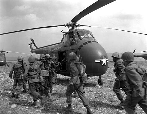 #AirWarVietnam – Weaponised Helicopters and Counterinsurgency: An ...
