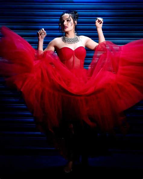 Siri Hanumanthu : హాట్ రెడ్ డ్రెస్‌లో సిరి హన్మంతు సిరులు.. | Siri ...