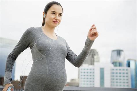 孕期散步有哪些好处 怀孕期间孕妇散步的正确打开方式 _八宝网