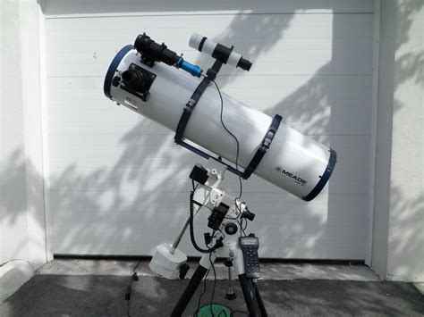 Meade LX85 8" Telescope with Computerized Mount and Accessories - Max ...