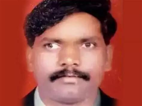 कभी मज़दूरी कर पेट भरा, आज आंशिक नेत्रहीन अंबादास काम्बले एक प्रशासनिक ...