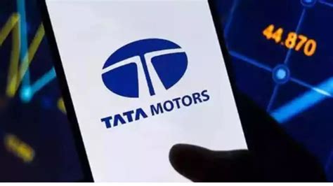 ट्रंप टैरिफ इंपैक्ट से Tata Motors Share आज 5% लुढ़के; ब्रोकरेज CLSA ने ...