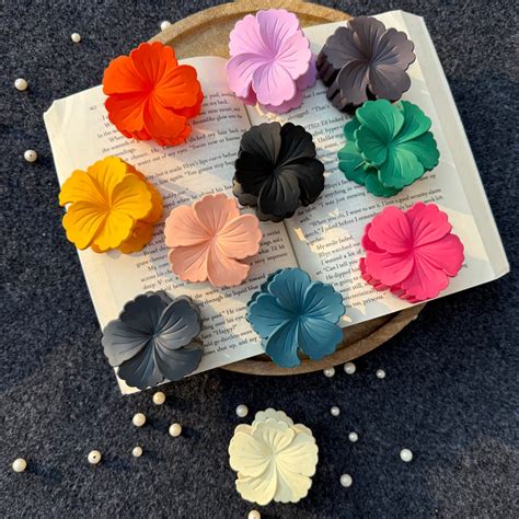 Hibiscus Medium Claw Clip – Kristore
