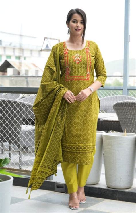 Frtyui Women Paisley A-line Kurta - Buy Frtyui Women Paisley A-line ...