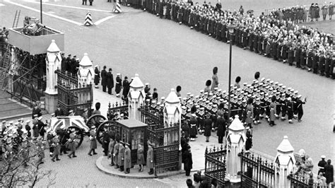 How the Queen requested Sir Winston Churchill to receive a full state funeral - the largest ...