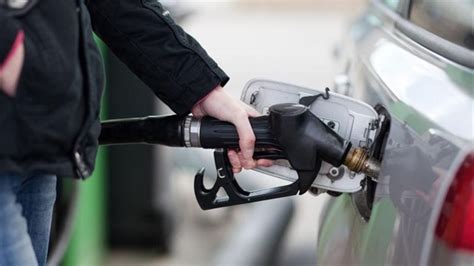又降了！成品油价年内第五降 加满一箱油少花多少？_凤凰网视频_凤凰网