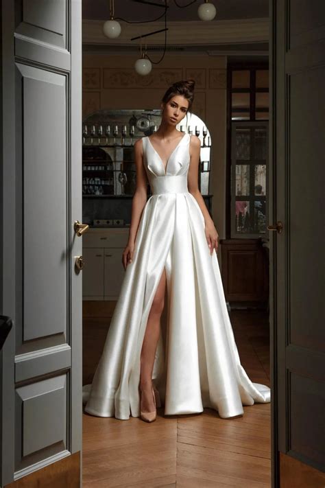 Bling Wedding Dresses | Glamorous dresses with shimmering details. – Mia's