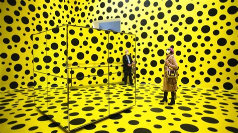 Un recorrido fotográfico por la obra de Yayoi Kusama, la artista que ...