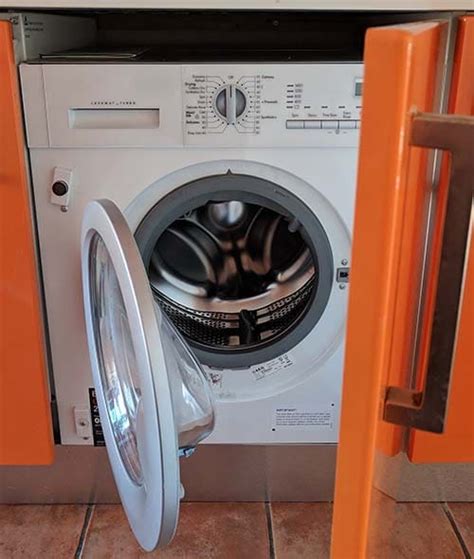 Fitting a Door to an Integrated Washing Machine 的图像结果