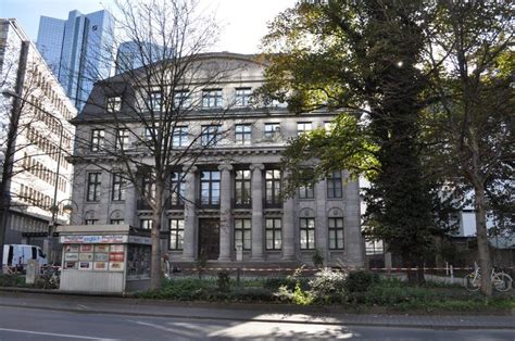 Oldest banks in the world where you can still cash your cheque | LSA India