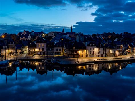 Download wallpaper 1600x1200 houses, light, embankment, river ...