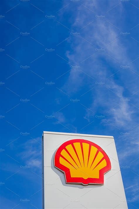 Shell company logo on its gas service station | Transportation Stock ...