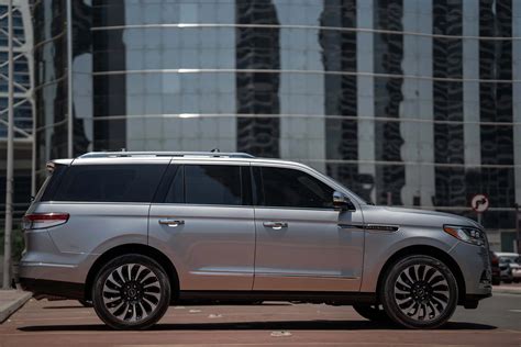 Rent Lincoln Navigator Silver in Dubai - SUV - Octane Car Rental Dubai